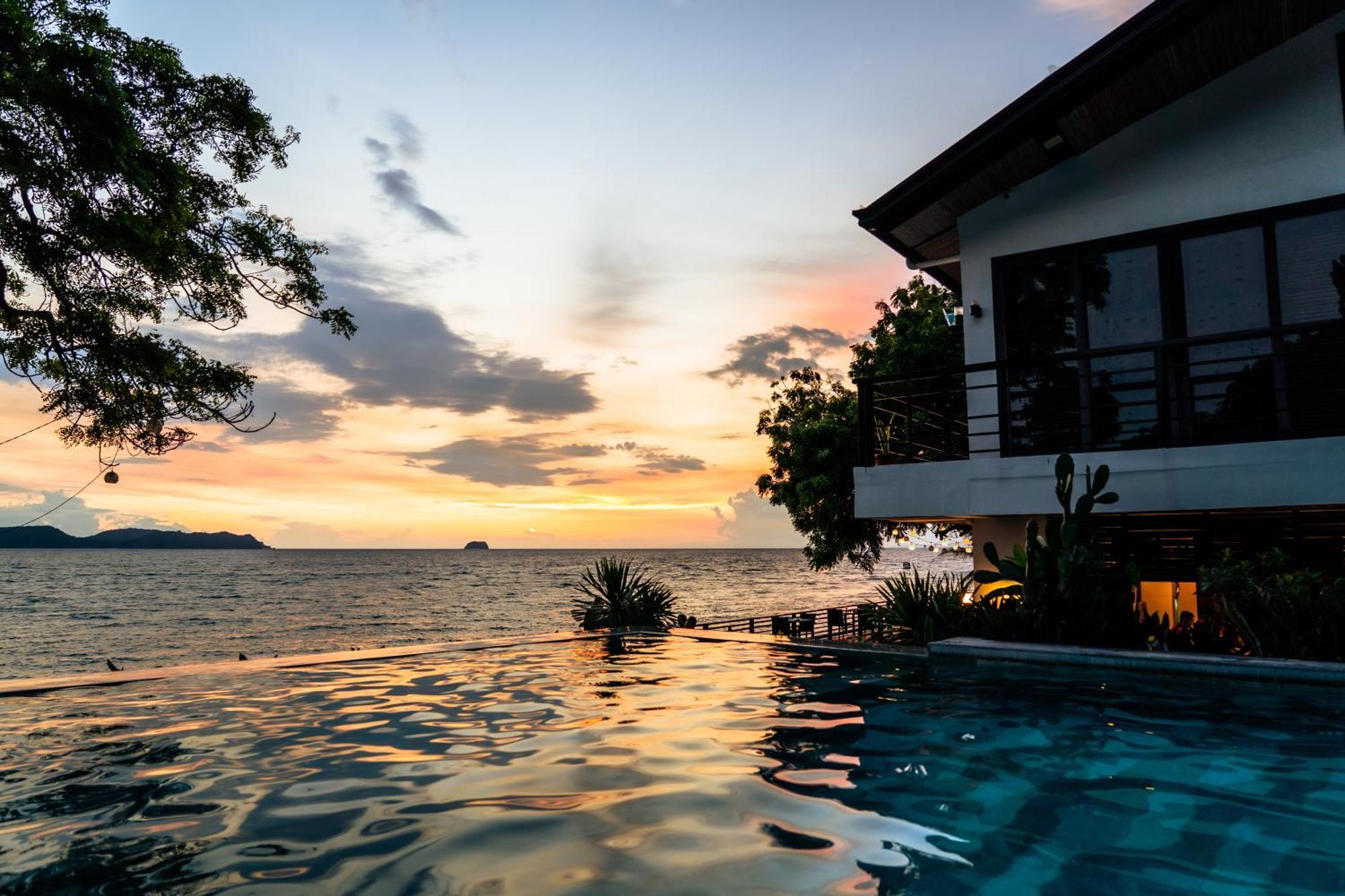 Altamare Dive And Leisure Resort Anilao Мабіні Екстер'єр фото